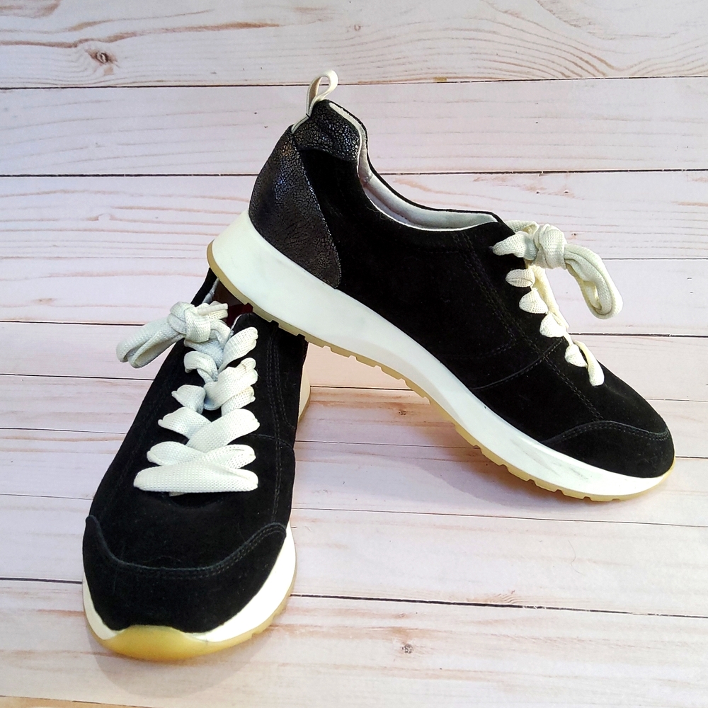 Munro sneakers